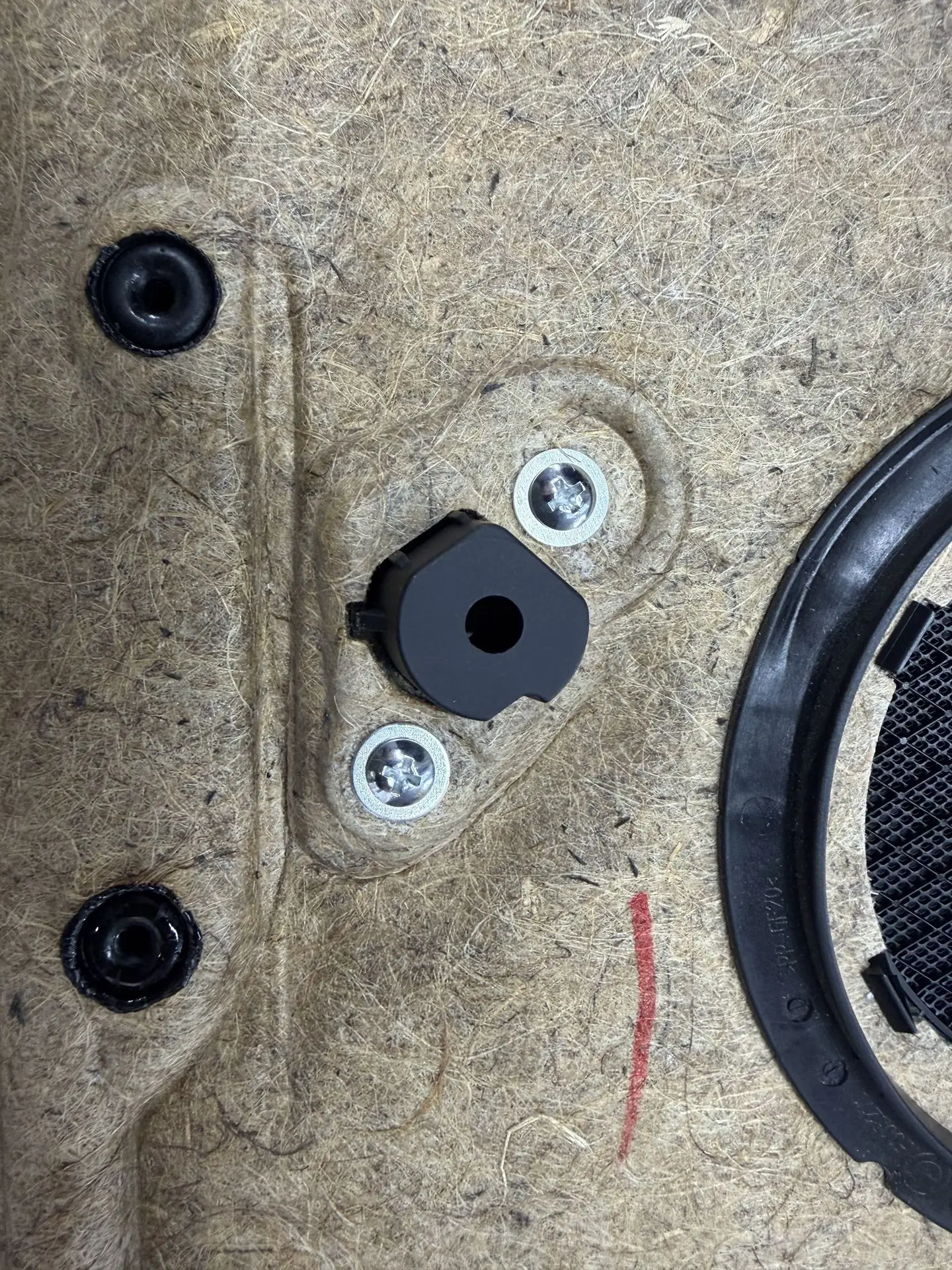 New BMW door handle fixed with self-tapping screws and body washers